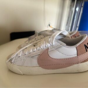 Women’s Size 7 Nike Blazer Low White Pink Sneakers Casual Athletic Shoes